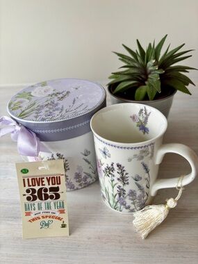 Floral Gift Box & Mug Set with Lavender Theme.